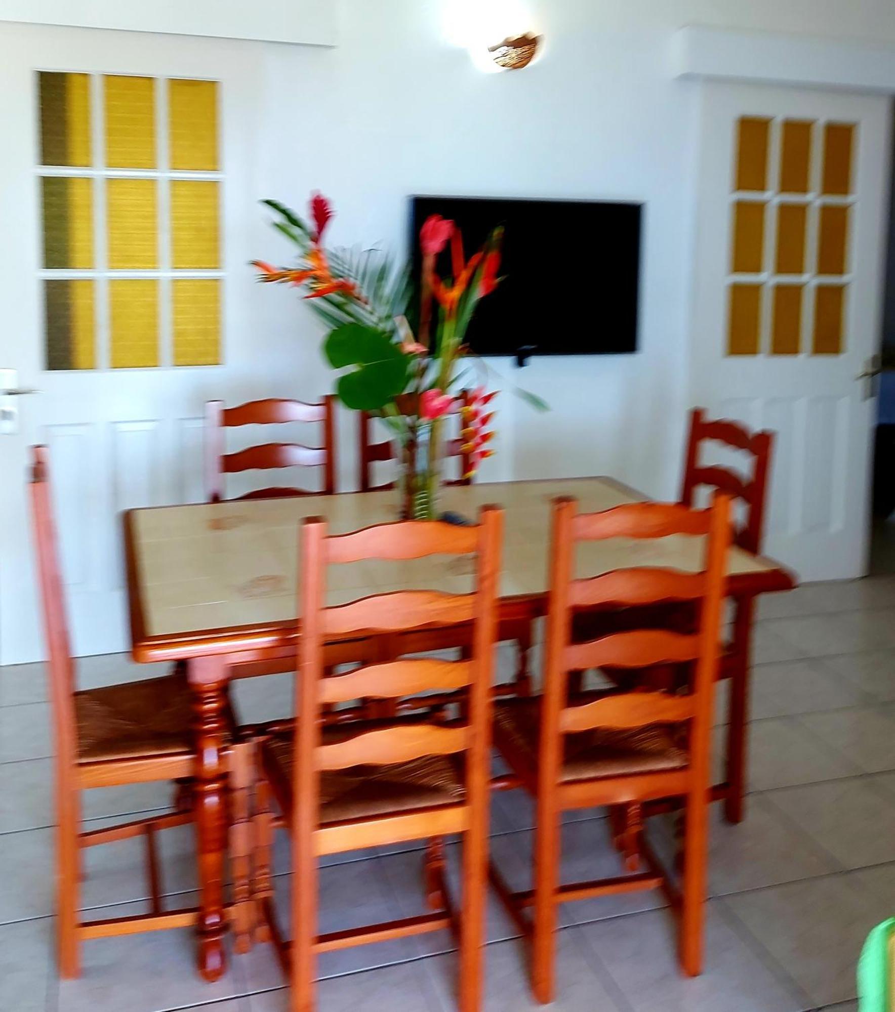 Les Petites Fleurs De Poirier Vila Bouillante Quarto foto