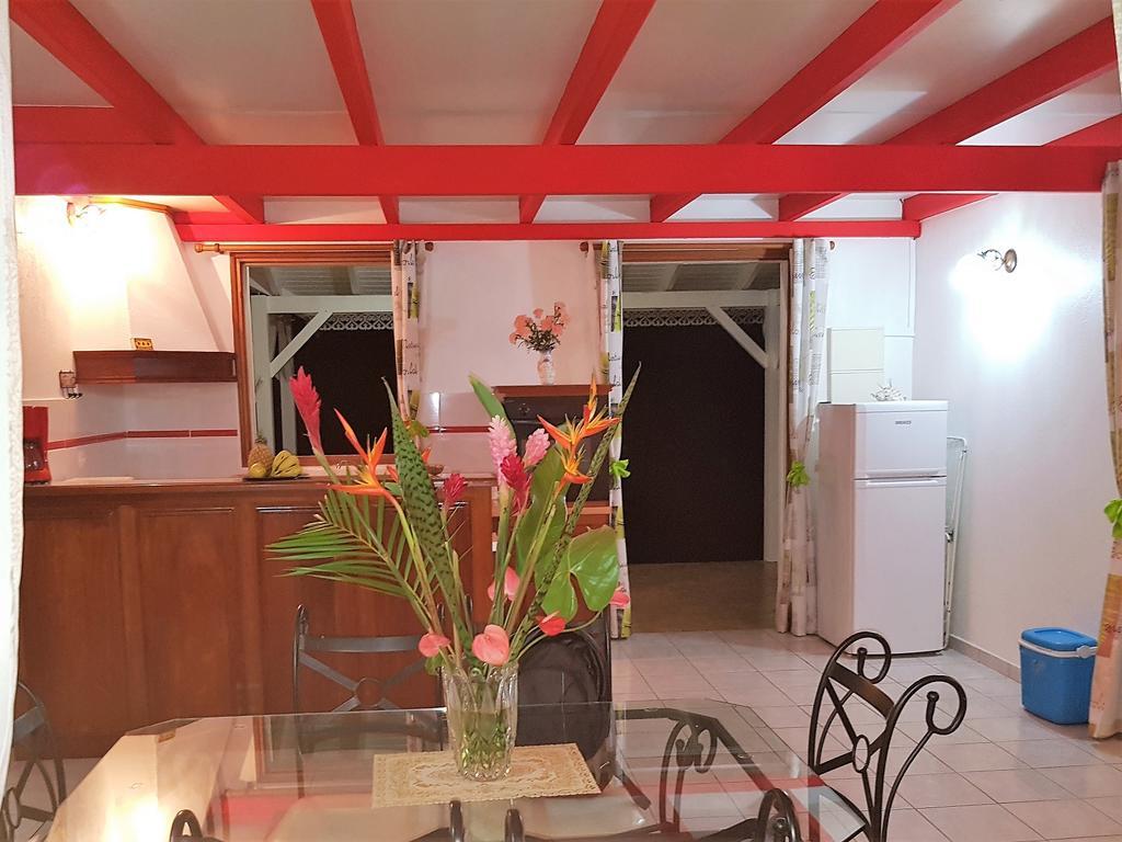 Les Petites Fleurs De Poirier Vila Bouillante Exterior foto