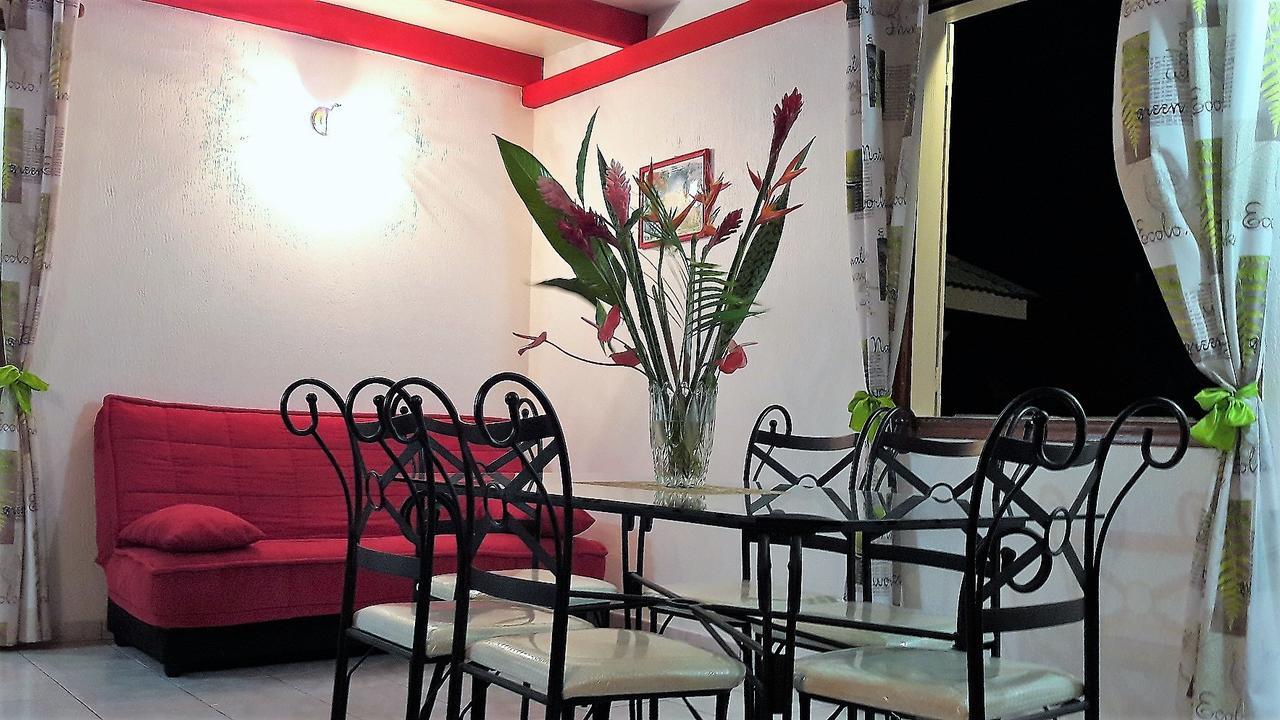 Les Petites Fleurs De Poirier Vila Bouillante Exterior foto